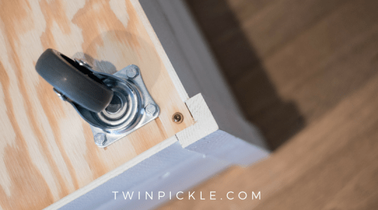 Build a DIY Toy box with castors