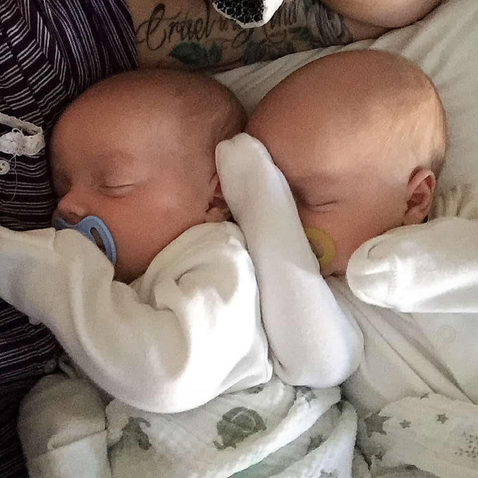 twins-1-month-twinpickle