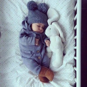 baby-sleeping-uggs