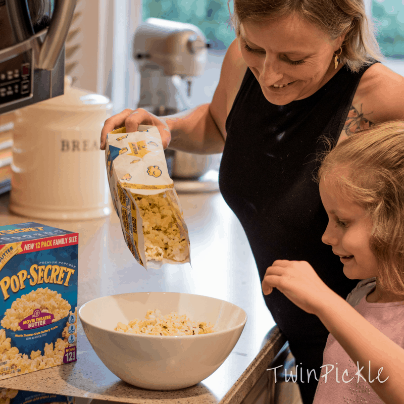 Mom:daughter time sharing snacks